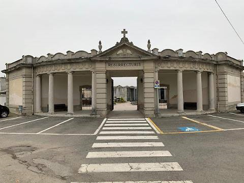 Furti e danneggiamenti al Cimitero comunale.